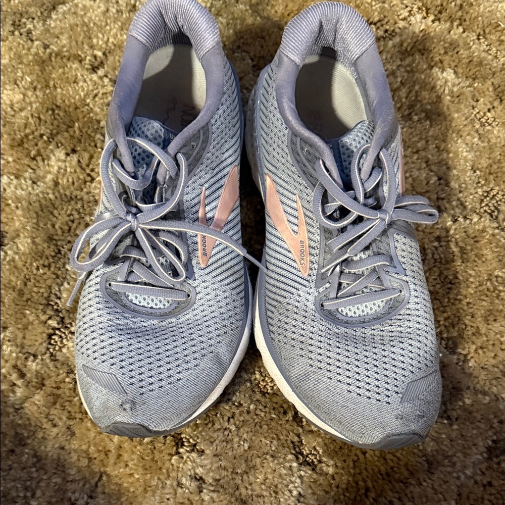 Brooks Women's Athletic Shoes in Gray and Pink
